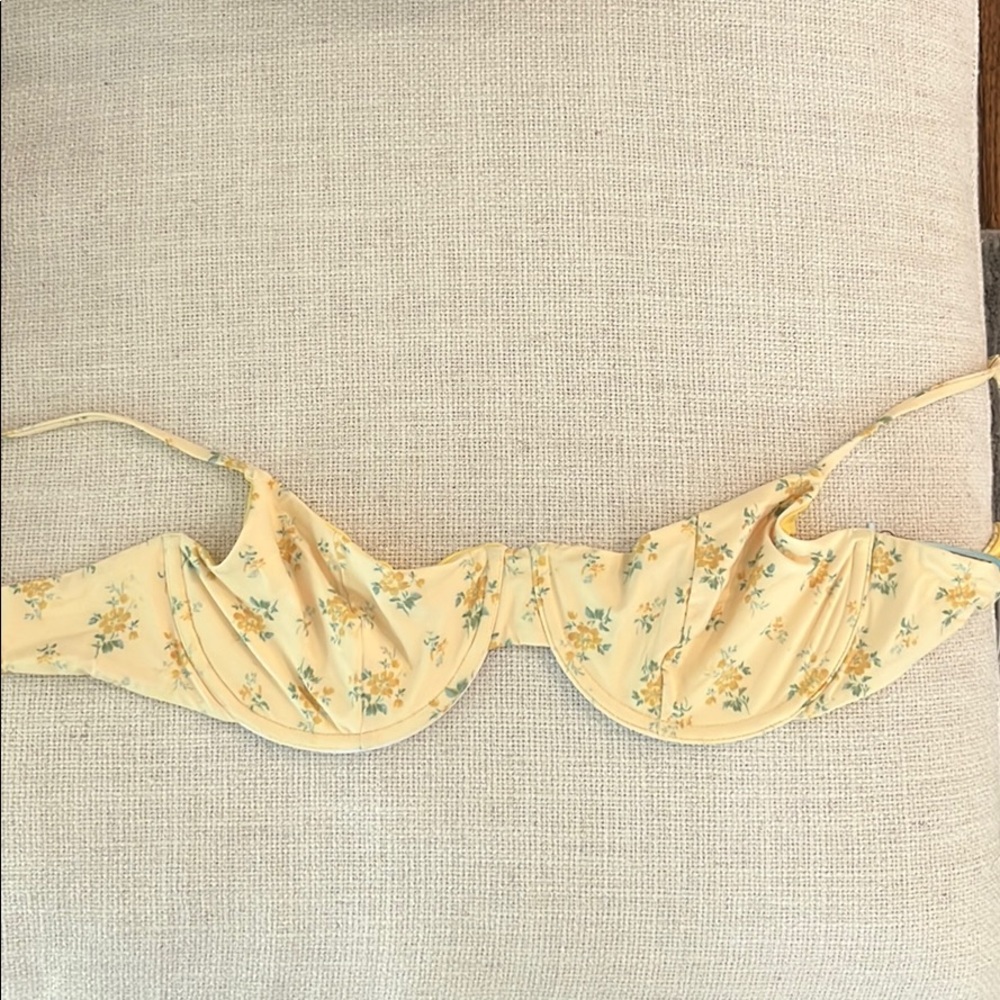 Frankie’s Bikinis Gigi Hadid Floral Underwire Top